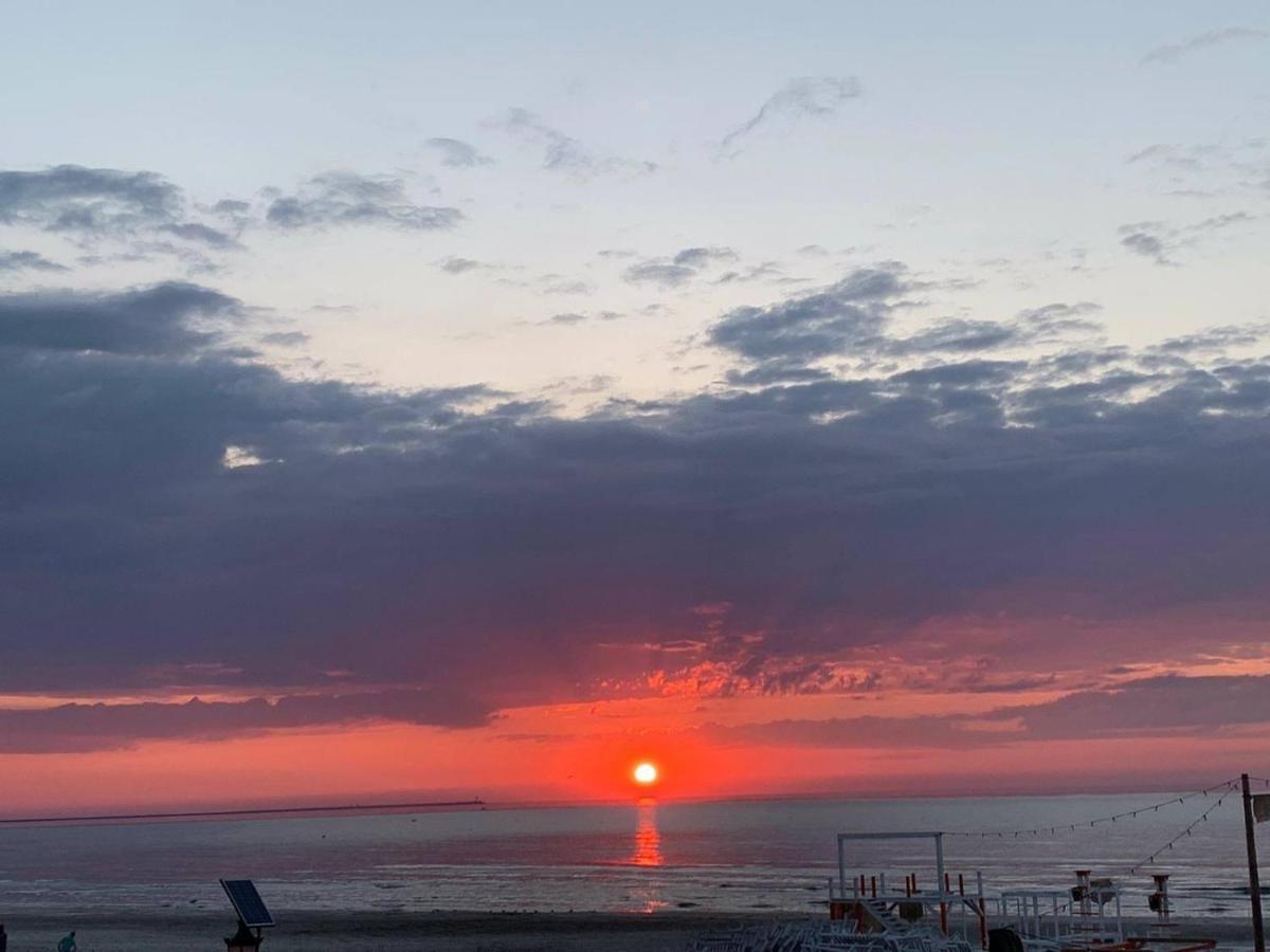 Wave 2 Mamaia Prima Linie Vedere La Mare 120Mp Năvodari Esterno foto